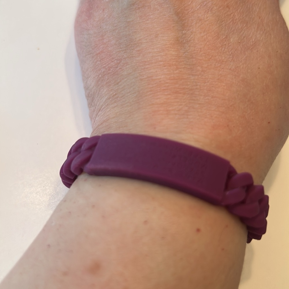 Marc by Marc Jacobs NWT Silicone Plum ID Link Chain Bracelet - Picture 4 of 4
